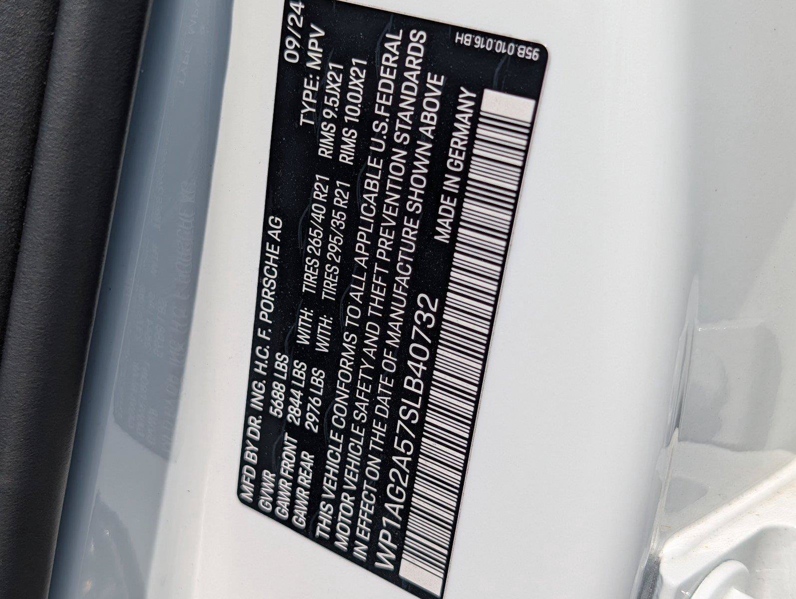 Used 2025 Porsche Macan S AWD/4WD image 38