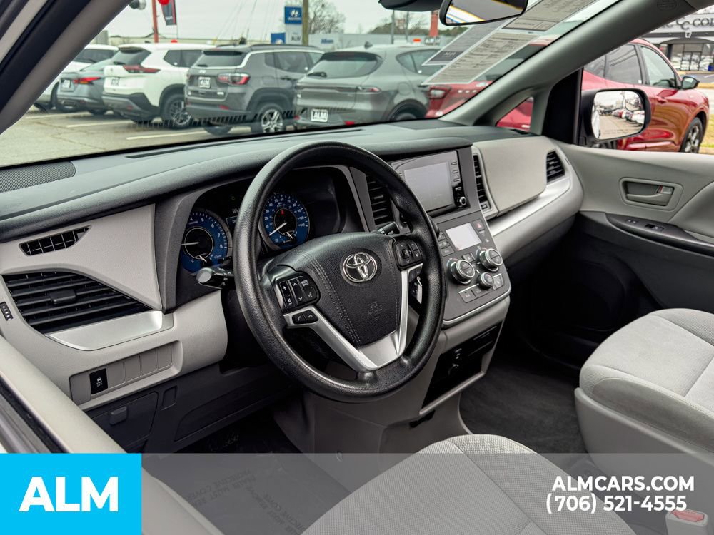 Used 2020 Toyota Sienna L image 14