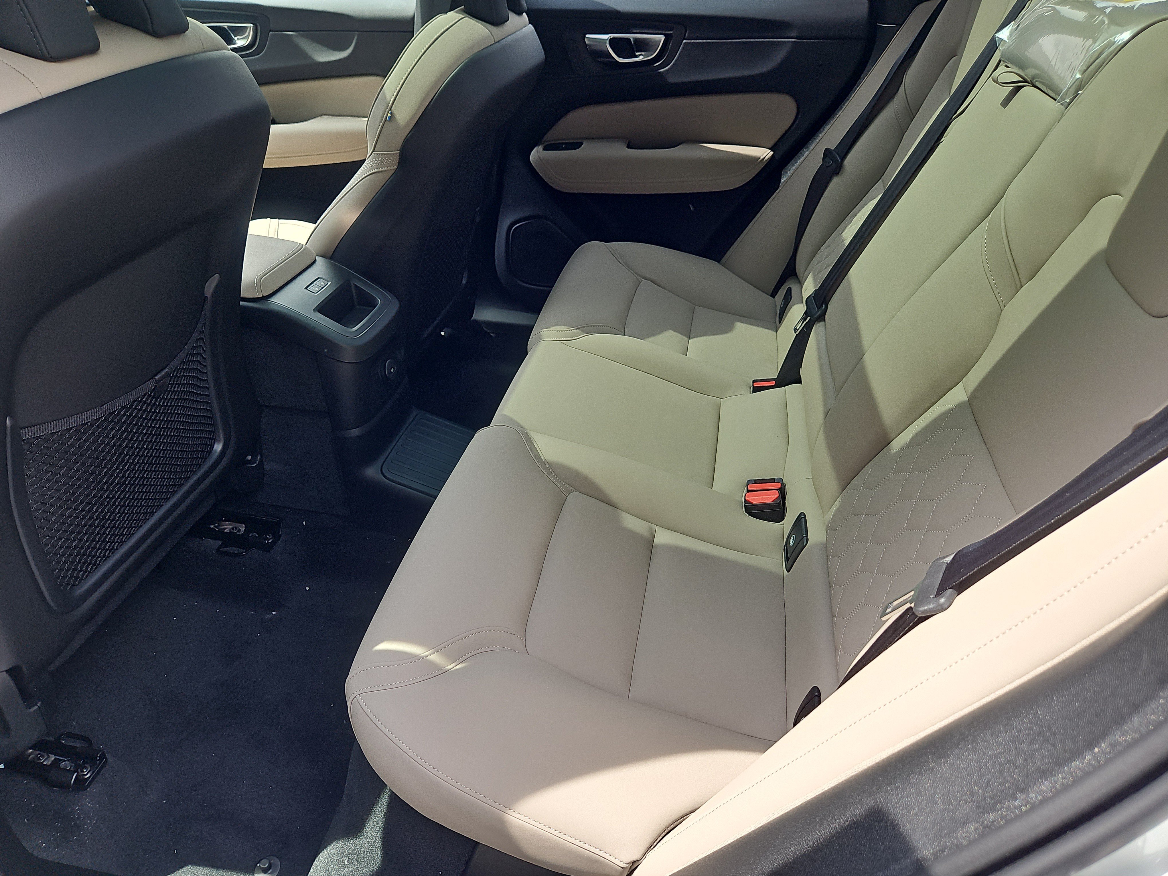 New 2026 Volvo XC60 T8 Plus w/ Protection Package Premier AWD/4WD image 21