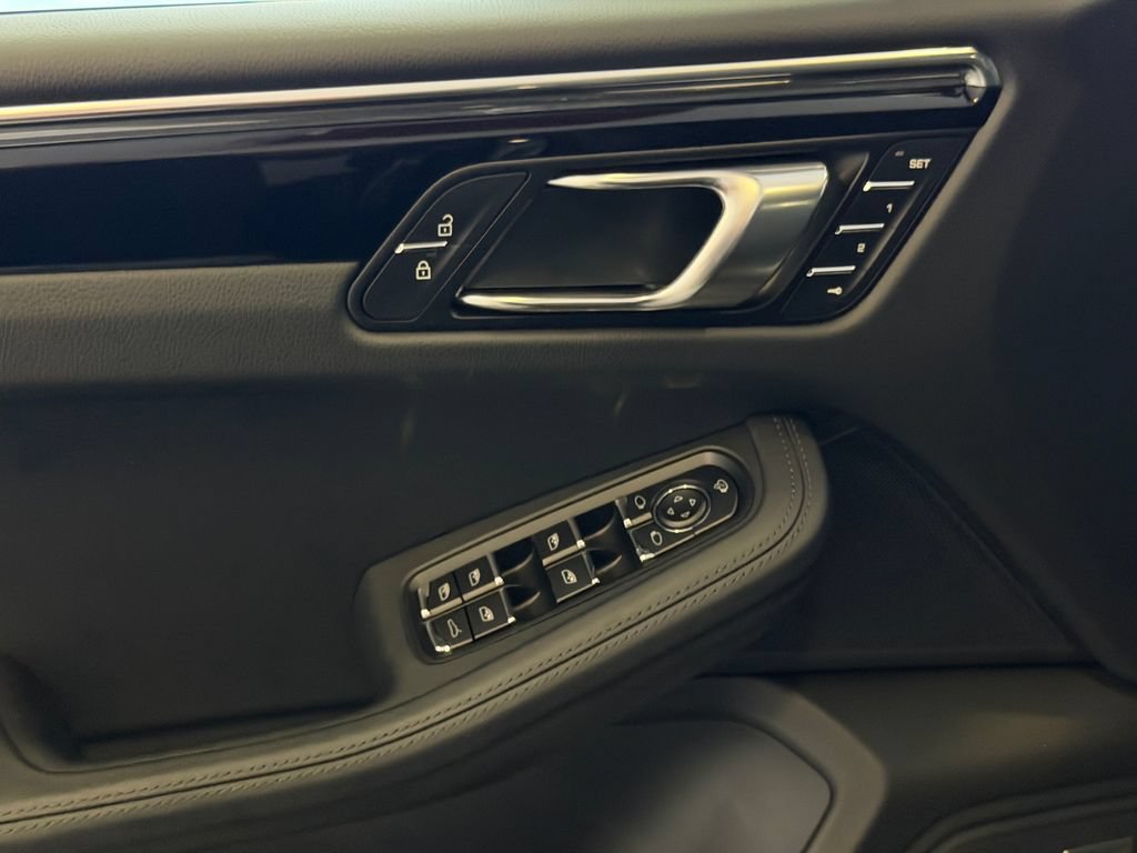 Certified 2026 Porsche Macan AWD/4WD image 14