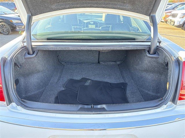 Used 2019 Chrysler 300 Limited w/ Safetytec Plus Group image 12