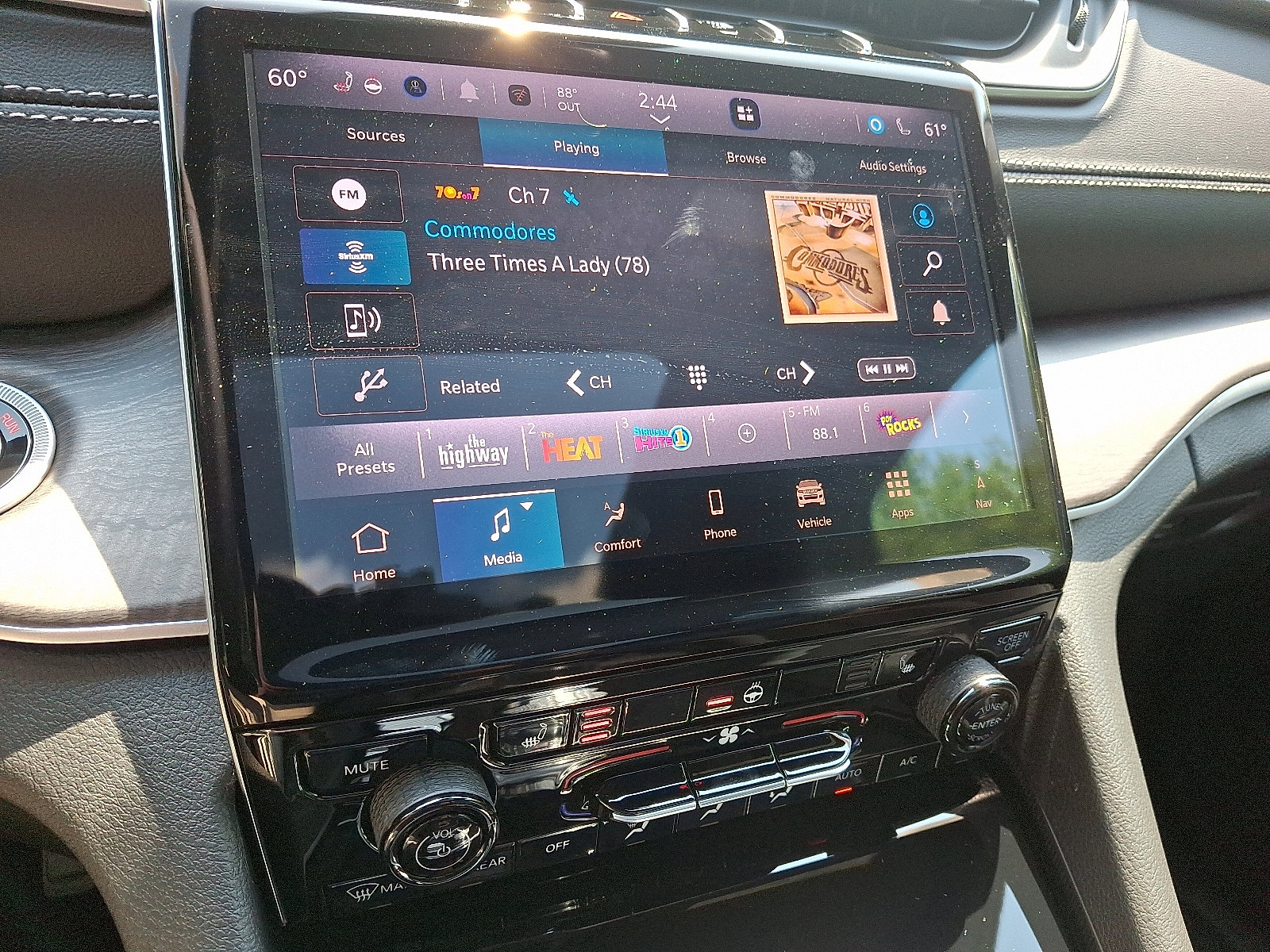 New 2025 Jeep Grand Cherokee L Limited w/ Black Appearance Package image 12