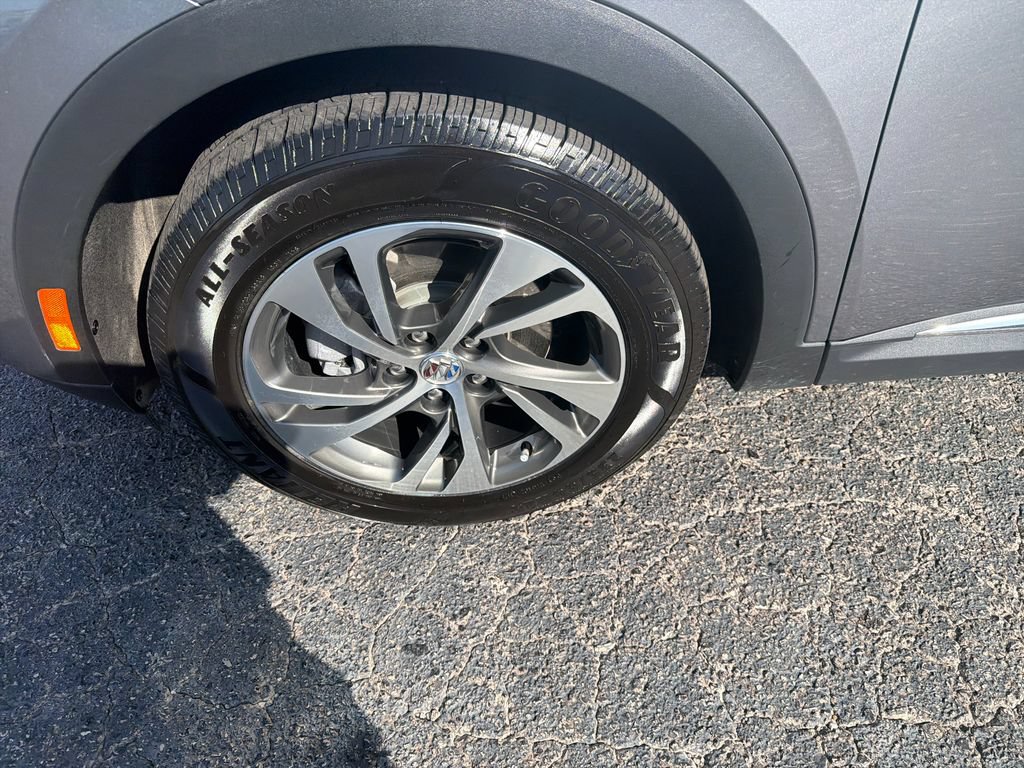 Used 2022 Buick Envision Essence w/ Safety Package FWD image 27