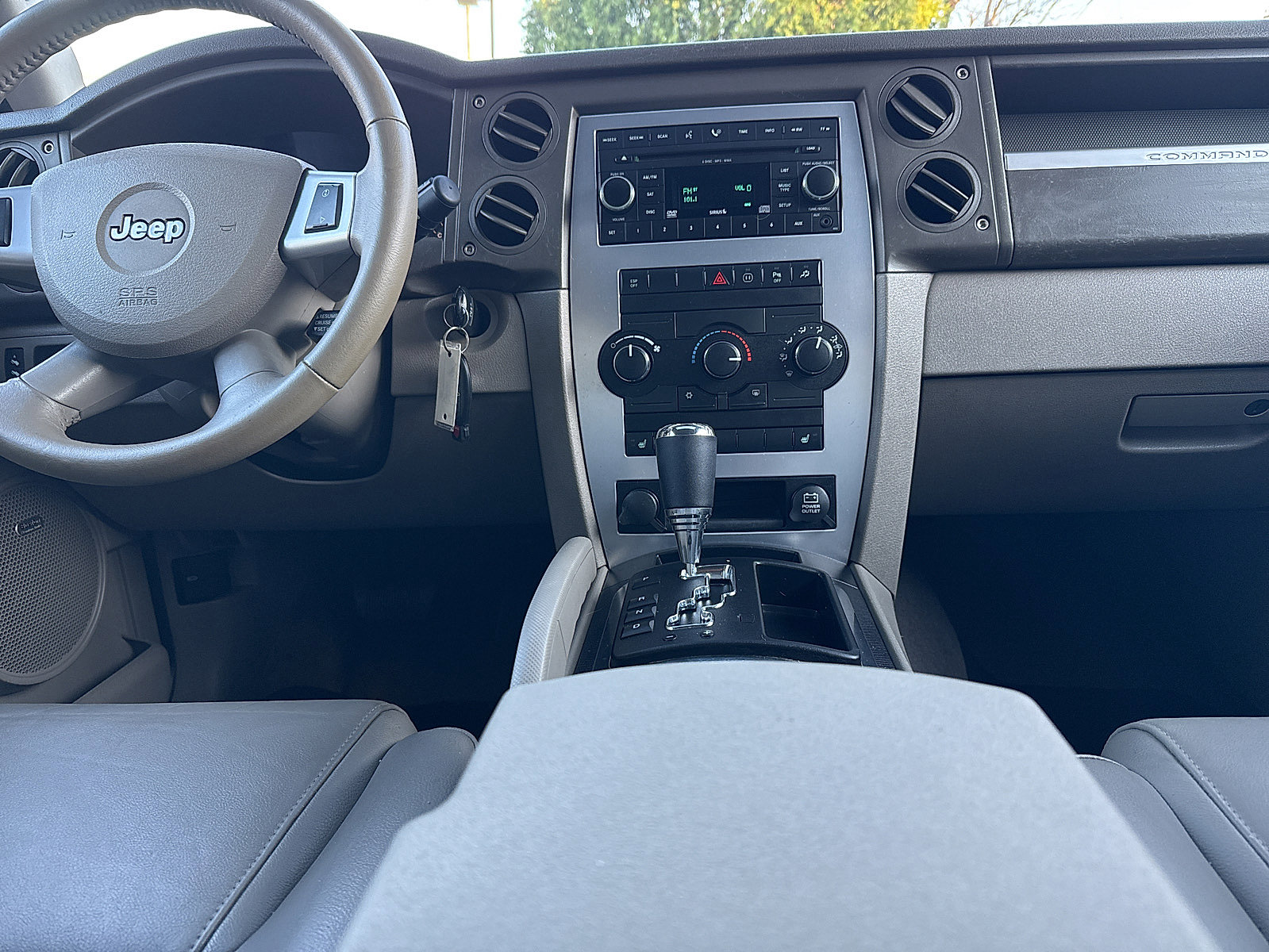 Used 2008 Jeep Commander Sport image 36