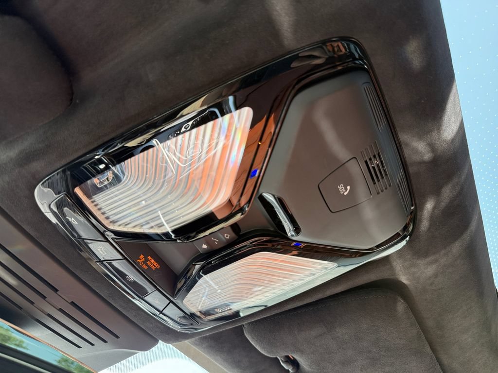 Certified 2025 BMW ALPINA XB7 AWD/4WD image 37