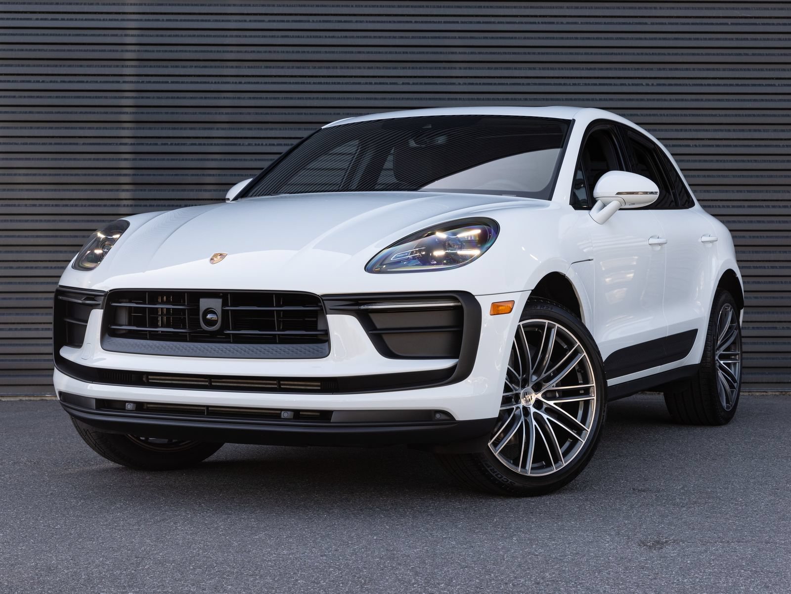 Certified 2026 Porsche Macan AWD/4WD image 1