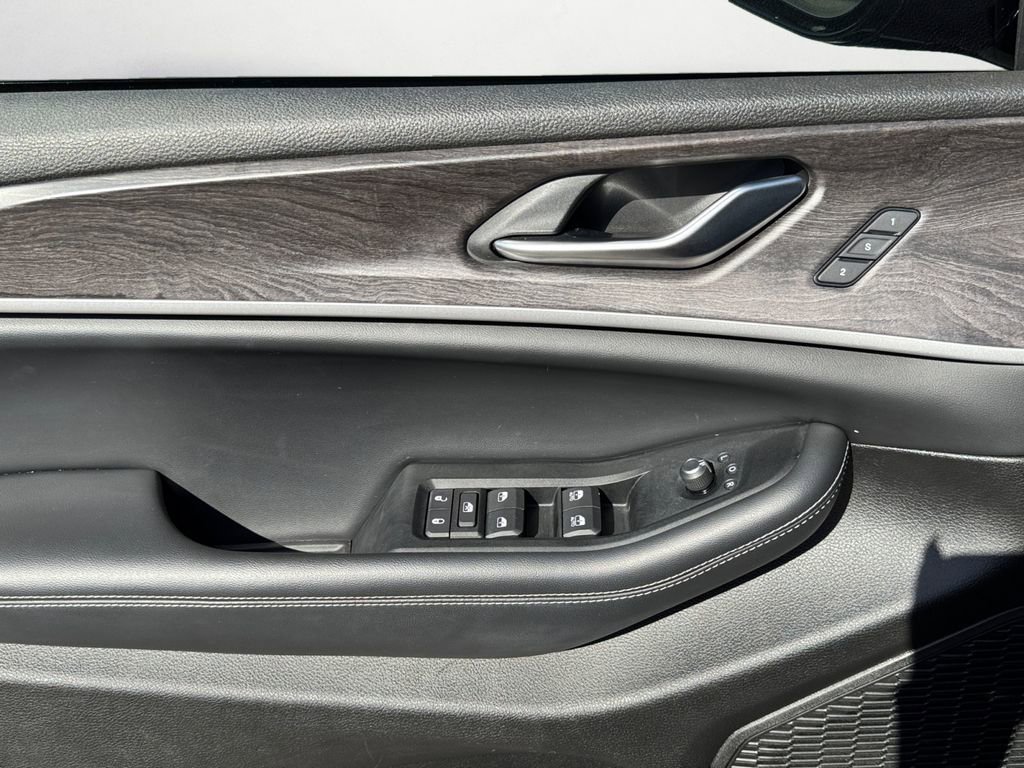 Used 2023 Jeep Grand Cherokee L Limited w/ Luxury Tech Group II image 23