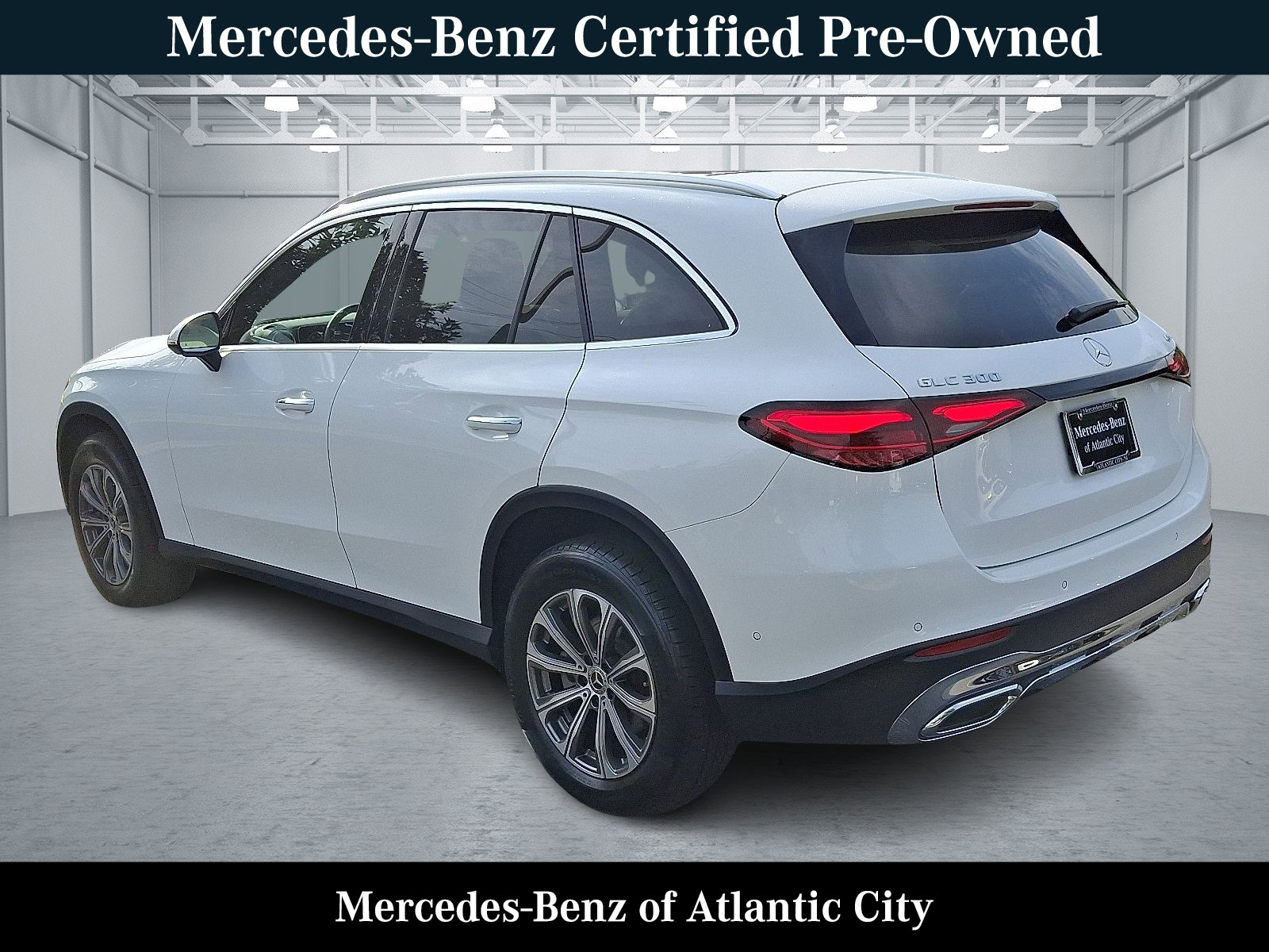 Used 2025 Mercedes-Benz GLC 300 4MATIC image 4
