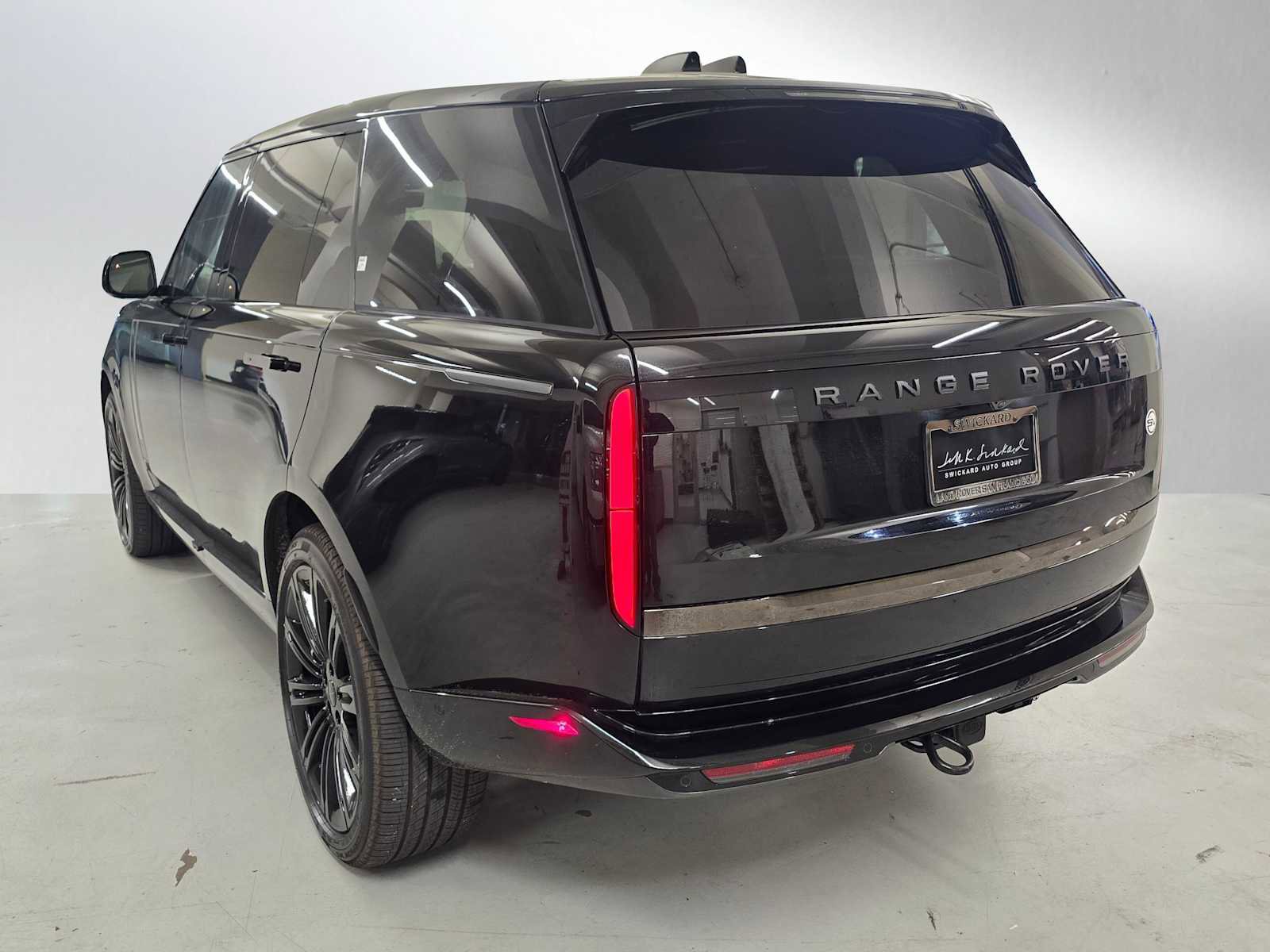 New 2026 Land Rover Range Rover SV image 3