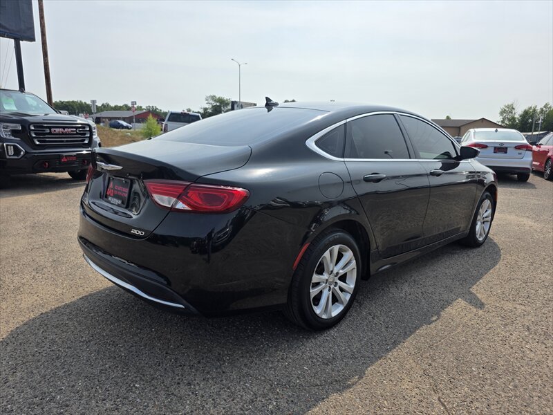 Used 2016 Chrysler 200 Limited FWD image 4