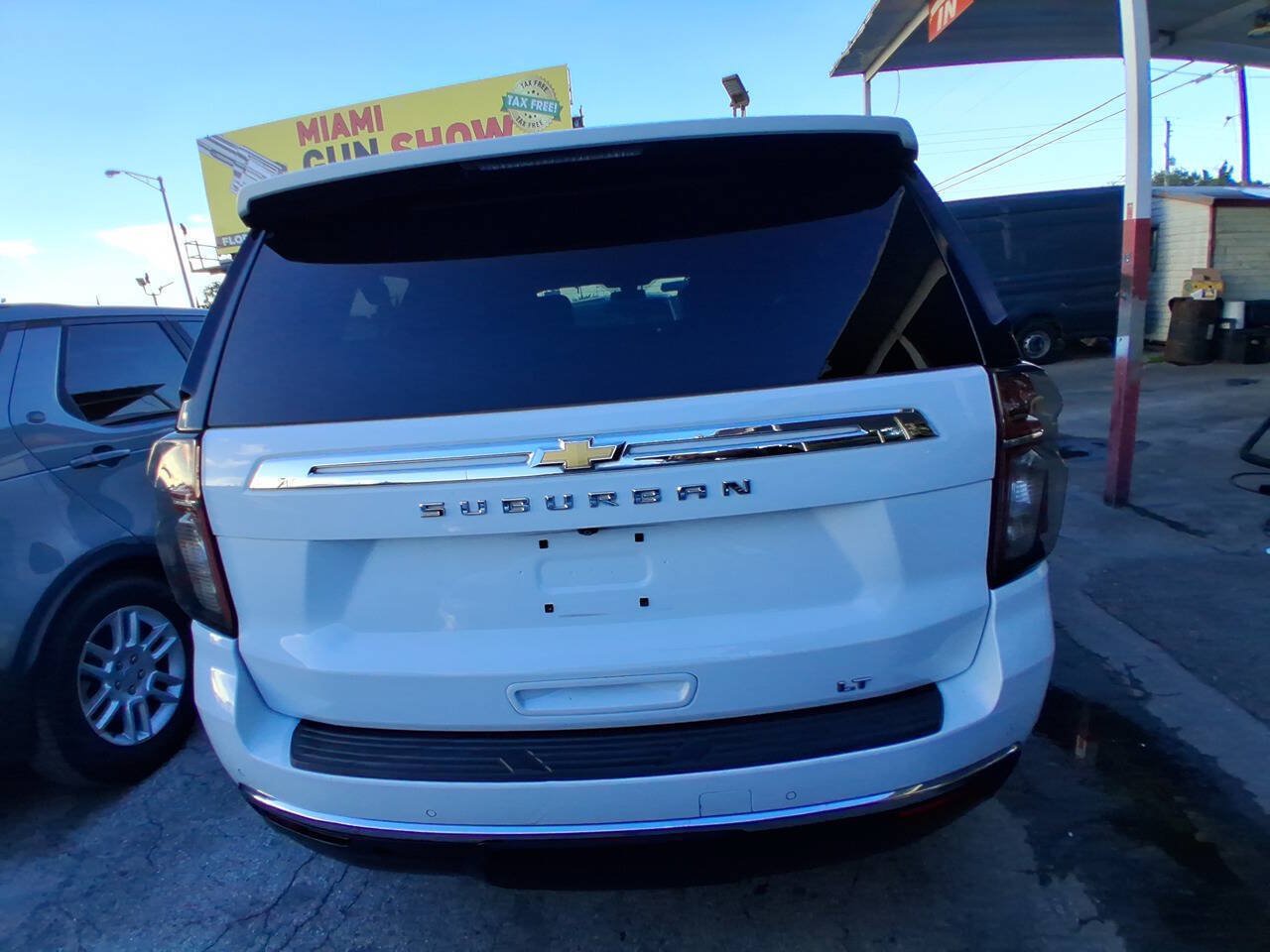 Used 2021 Chevrolet Suburban LT w/ LT Signature Package RWD image 4