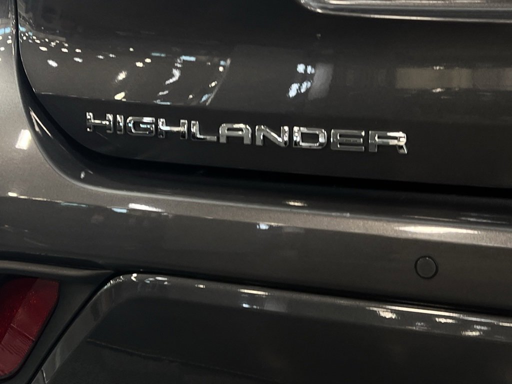 Used 2023 Toyota Highlander Limited image 24