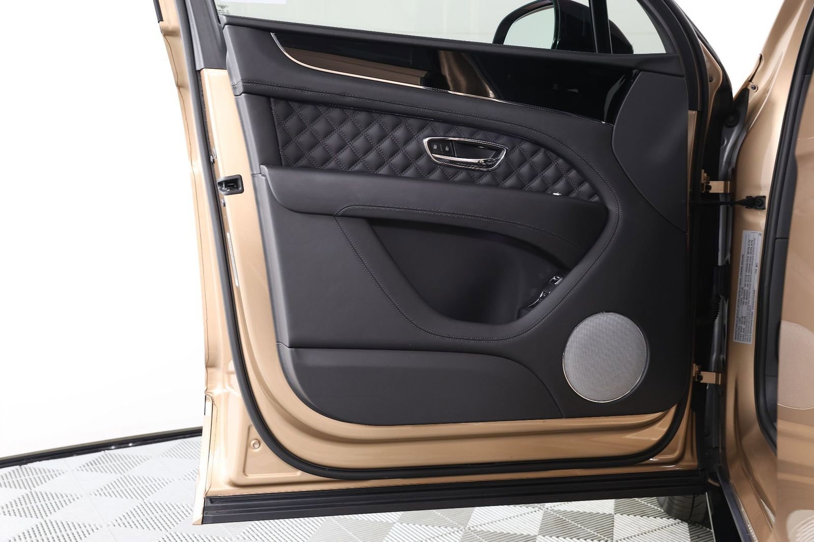 Used 2023 Bentley Bentayga image 21