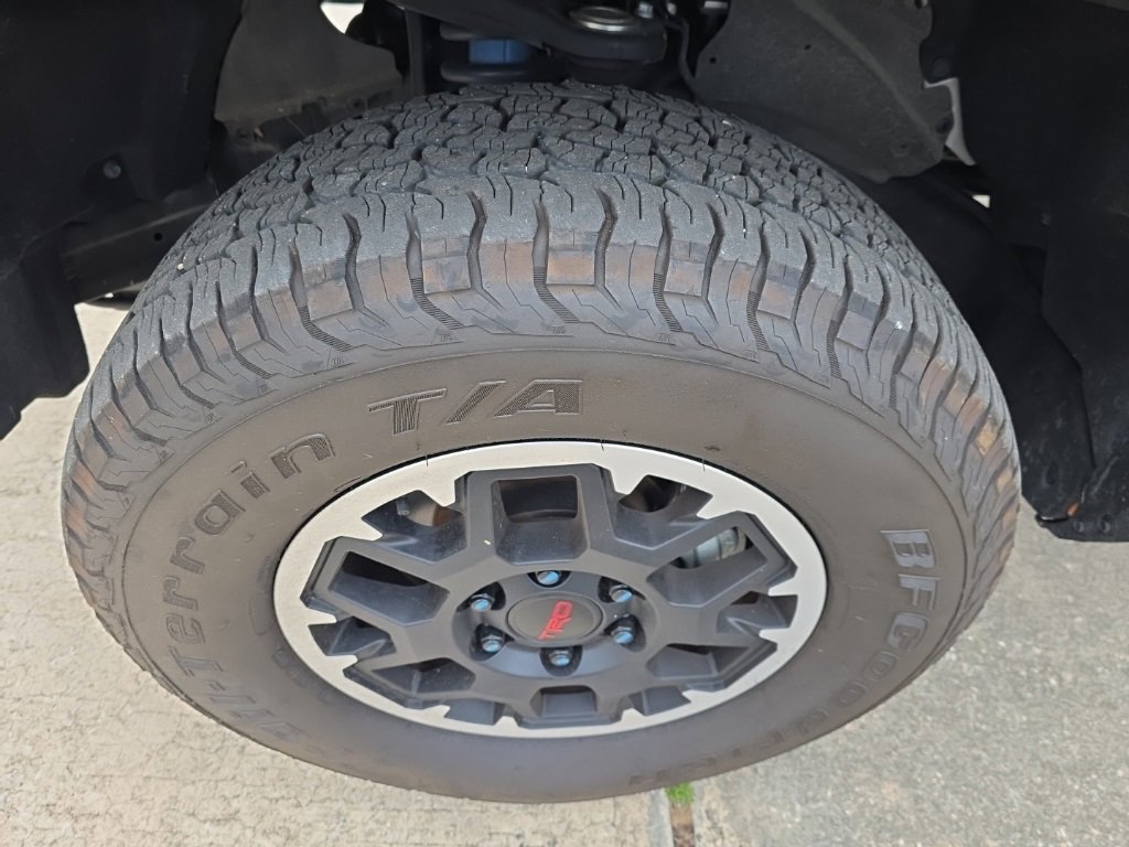 Used 2024 Toyota Tacoma TRD Off-Road image 2