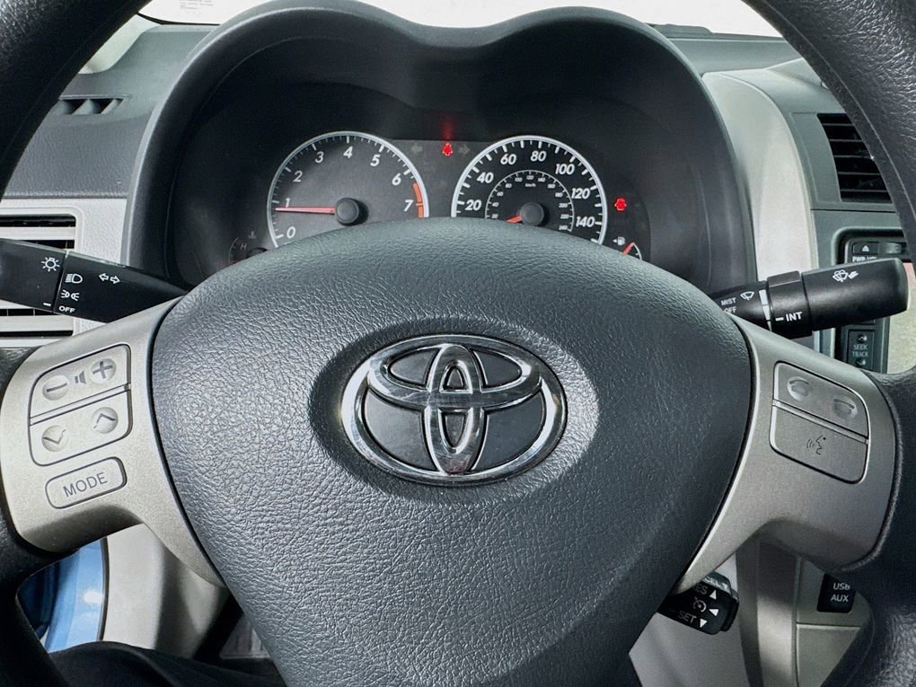 Used 2013 Toyota Corolla LE image 18