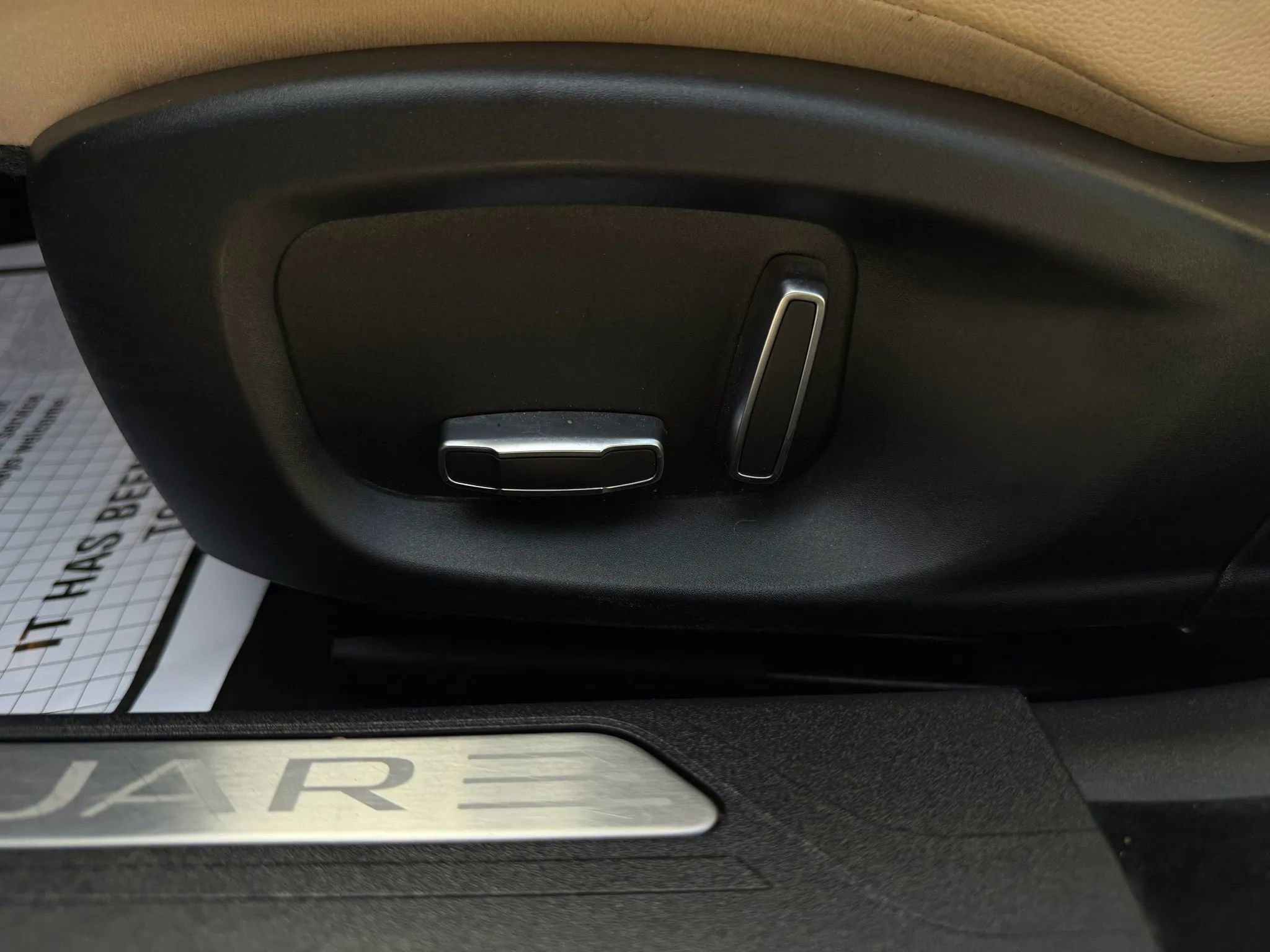 Used 2019 Jaguar XE Premium image 20