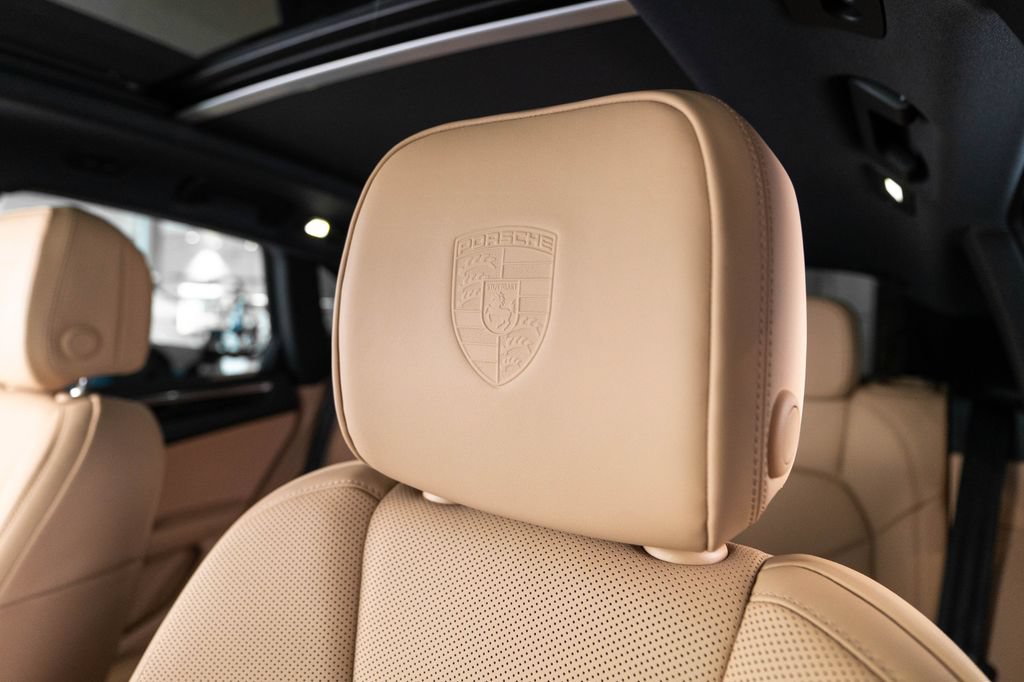New 2026 Porsche Macan AWD/4WD image 6