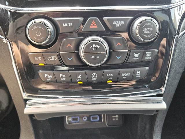 Used 2022 Jeep Grand Cherokee Limited w/ Tech Group AWD/4WD image 10