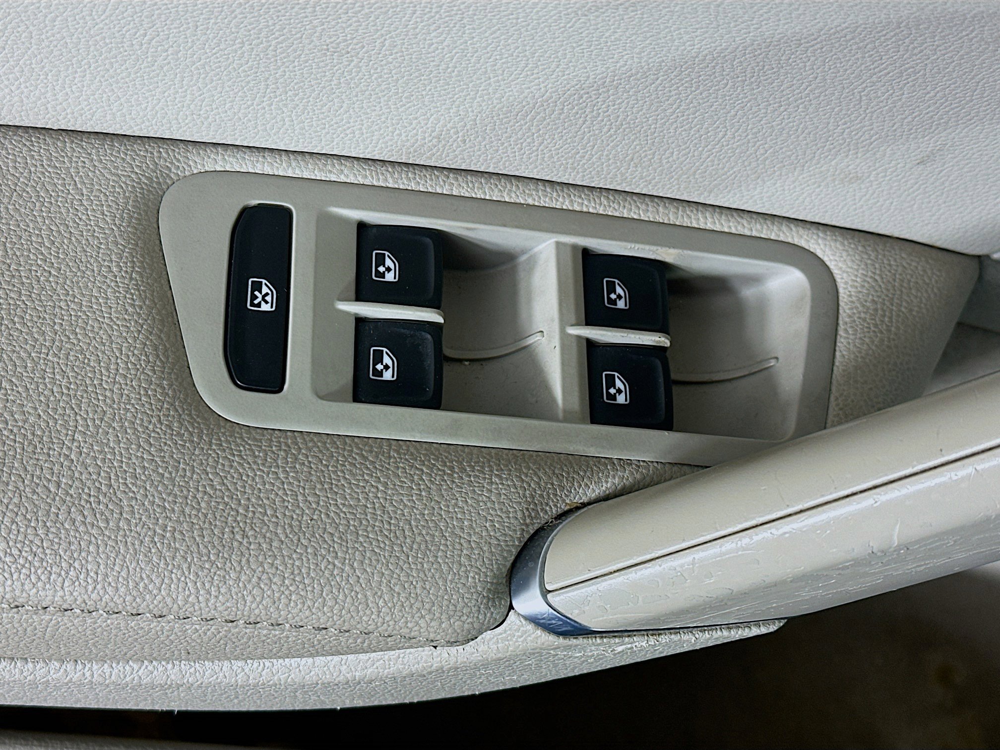 Used 2016 Volkswagen Golf Limited Edition image 15