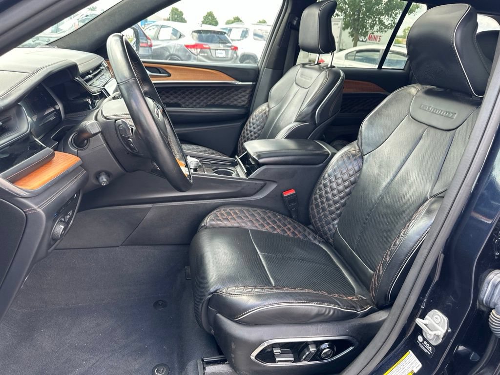 Used 2023 Jeep Grand Cherokee Summit AWD/4WD image 17