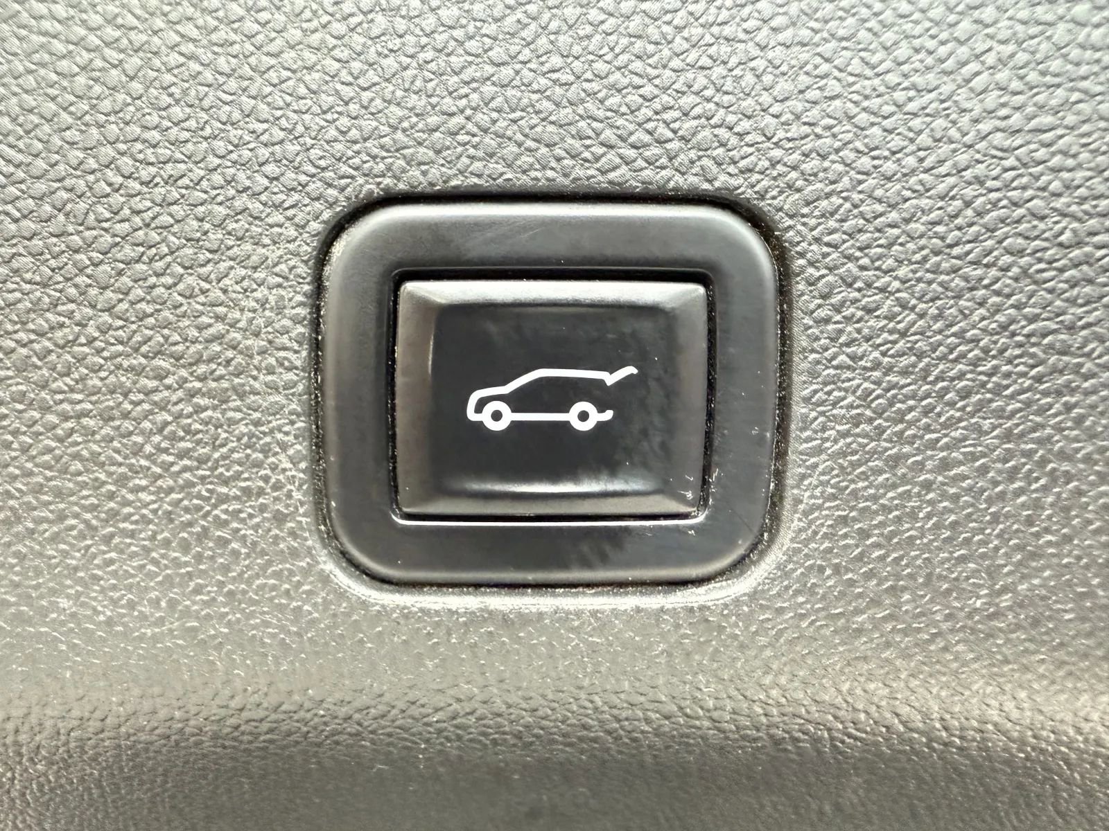 Used 2021 GMC Yukon Denali image 24