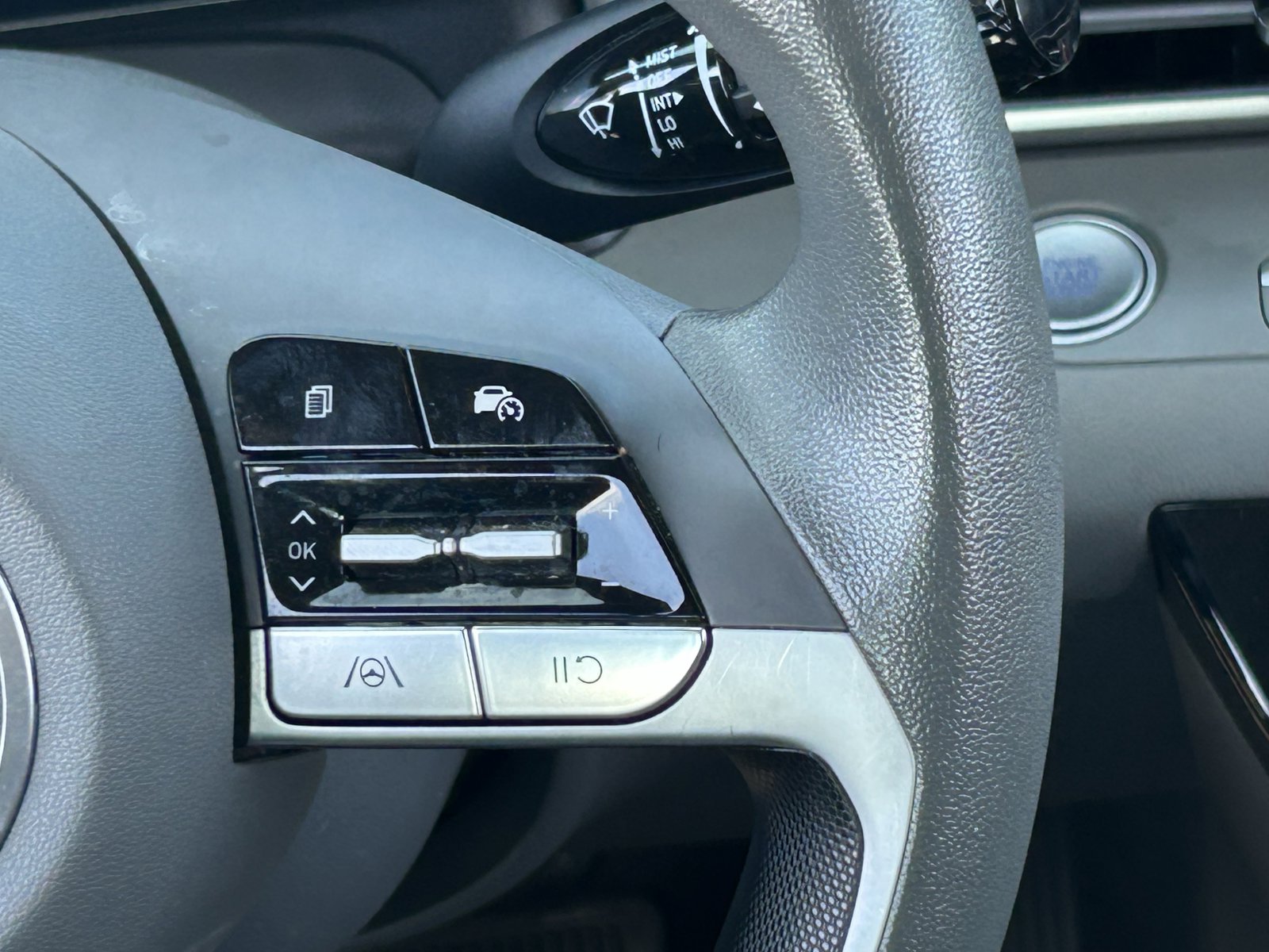 Used 2024 Hyundai Elantra SEL FWD image 23