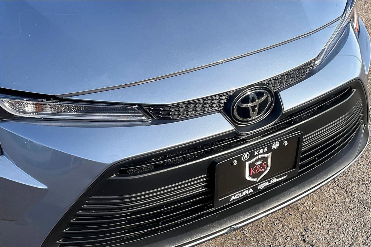 Used 2025 Toyota Corolla LE FWD image 27