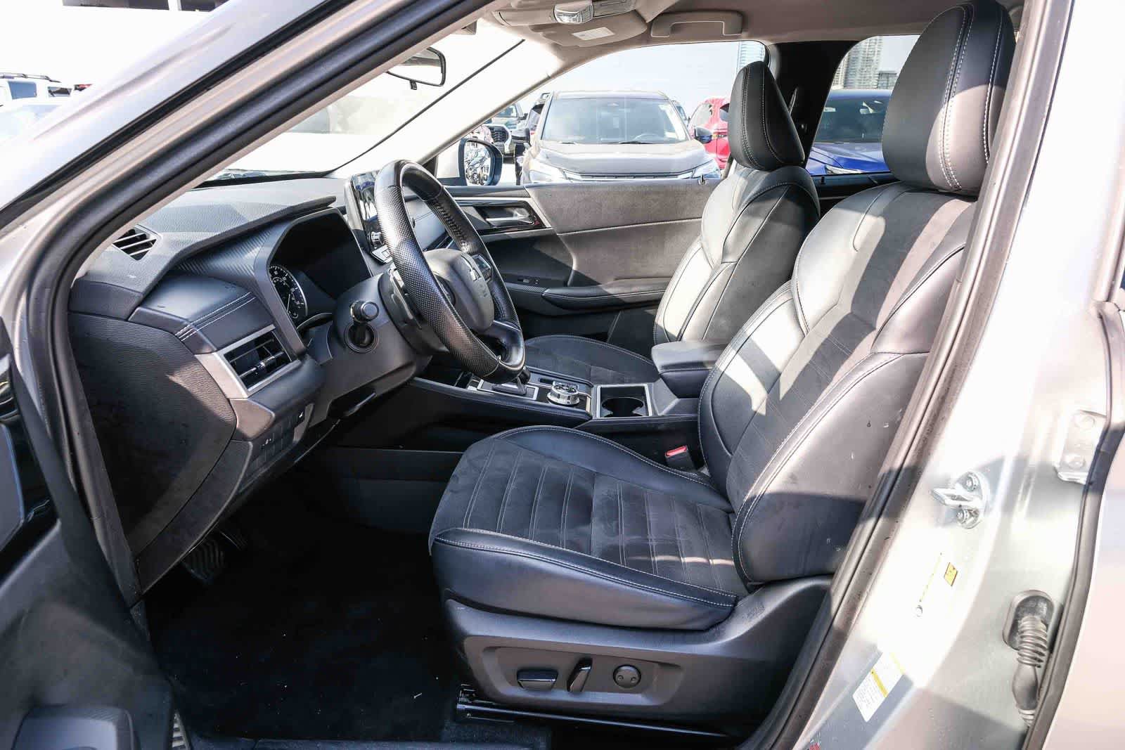 Used 2024 Mitsubishi Outlander SE AWD/4WD image 17
