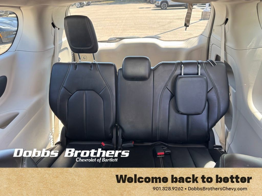 Used 2023 Chrysler Pacifica Touring-L image 38