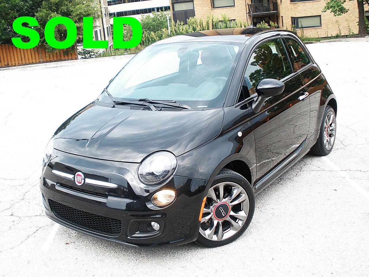 Used 2017 FIAT 500 Pop w/ Sport Appearance Package FWD image 1