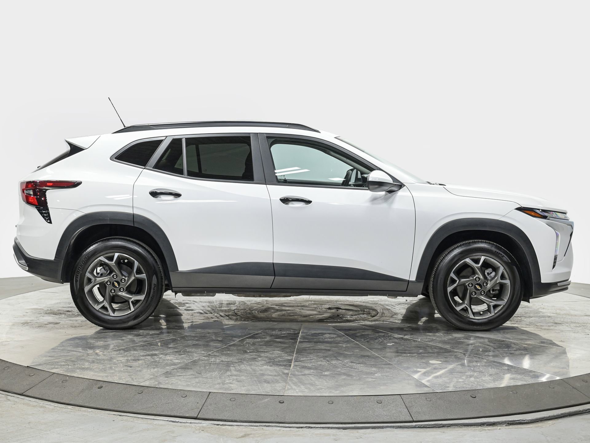 Used 2025 Chevrolet Trax LT w/ Driver Confidence Package FWD image 8