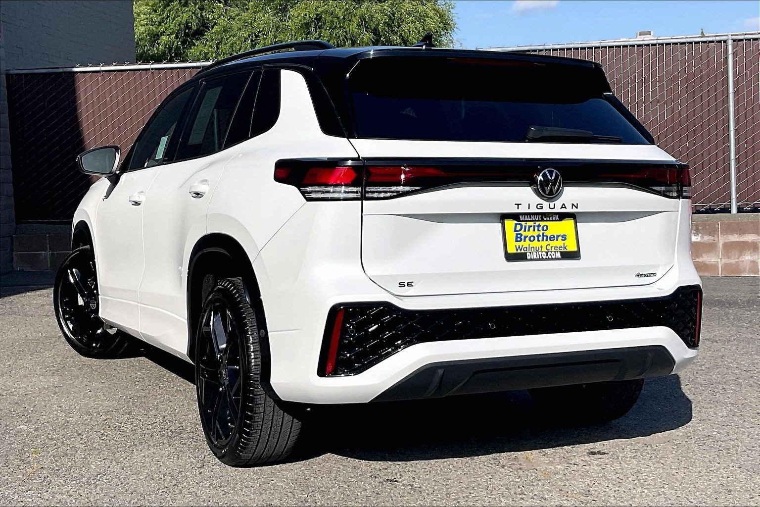 Certified 2025 Volkswagen Tiguan SE R-Line AWD/4WD image 10
