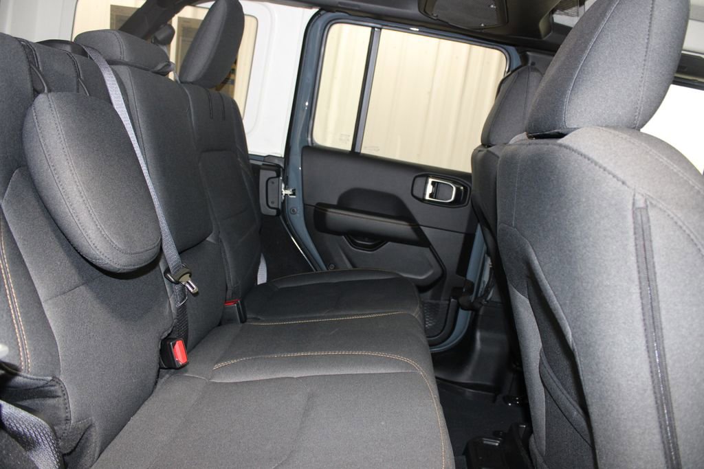 Used 2025 Jeep Wrangler Unlimited Sahara w/ Safety Group image 27