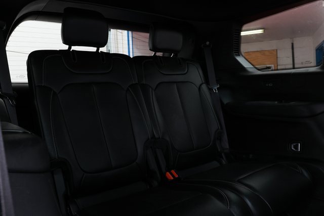 Used 2024 Jeep Grand Cherokee L Limited w/ Luxury Tech Group II image 20