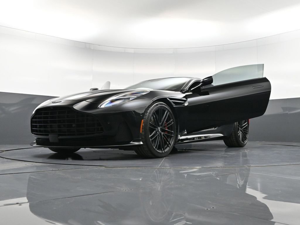 Used 2025 Aston Martin DB12 Coupe RWD image 36