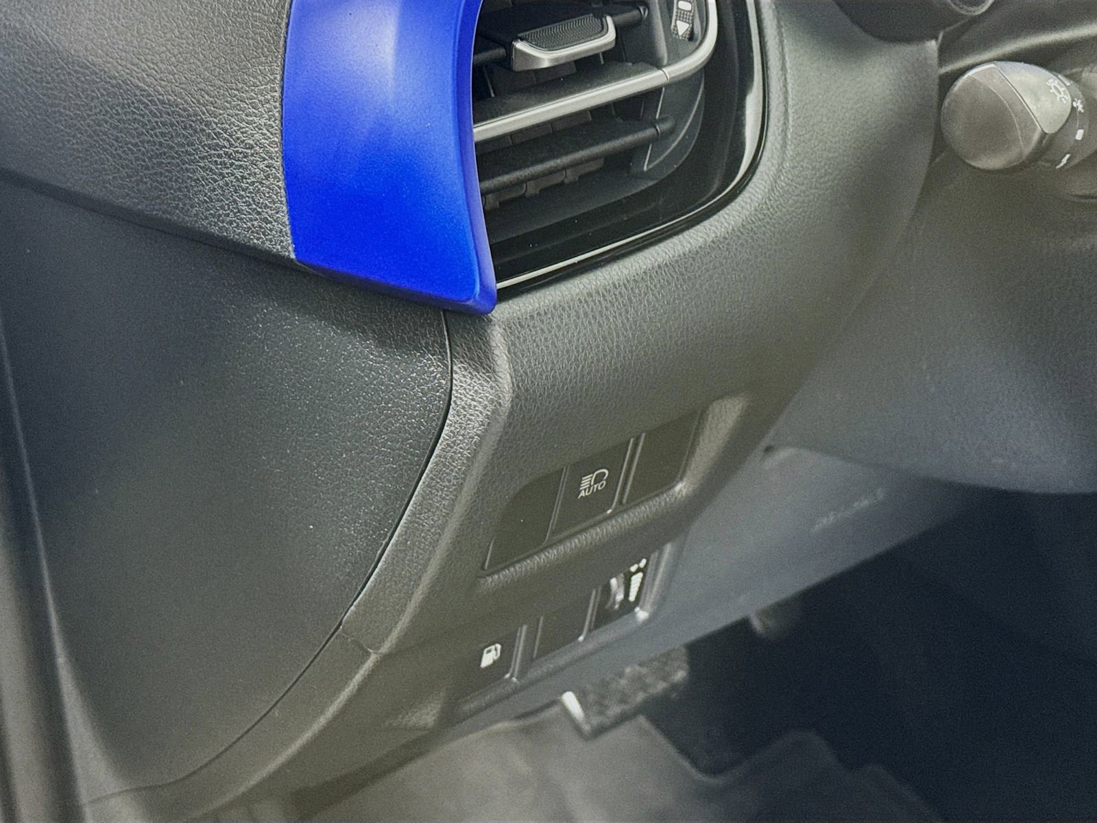 Certified 2020 Toyota C-HR XLE image 7