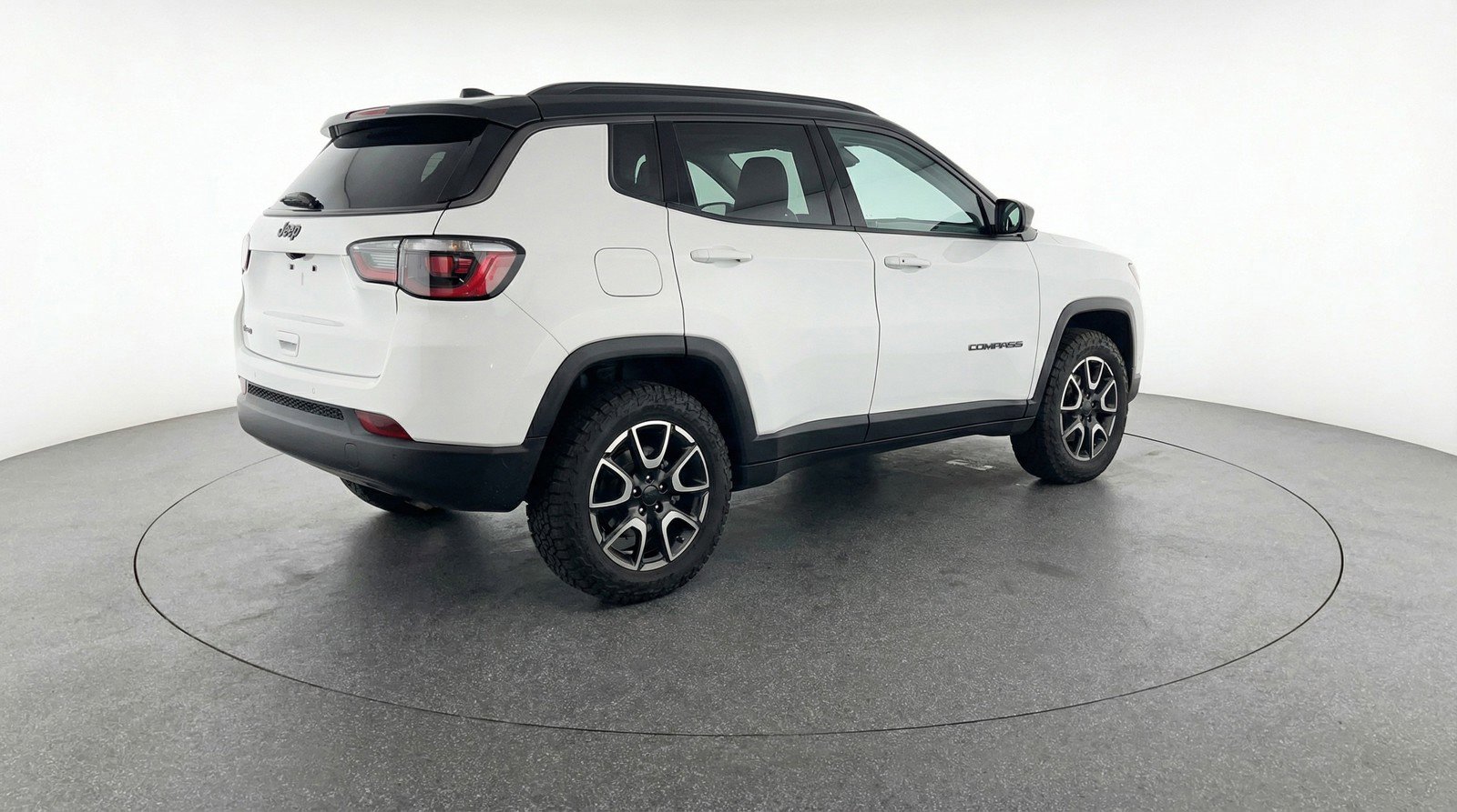 Used 2025 Jeep Compass Trailhawk AWD/4WD image 9