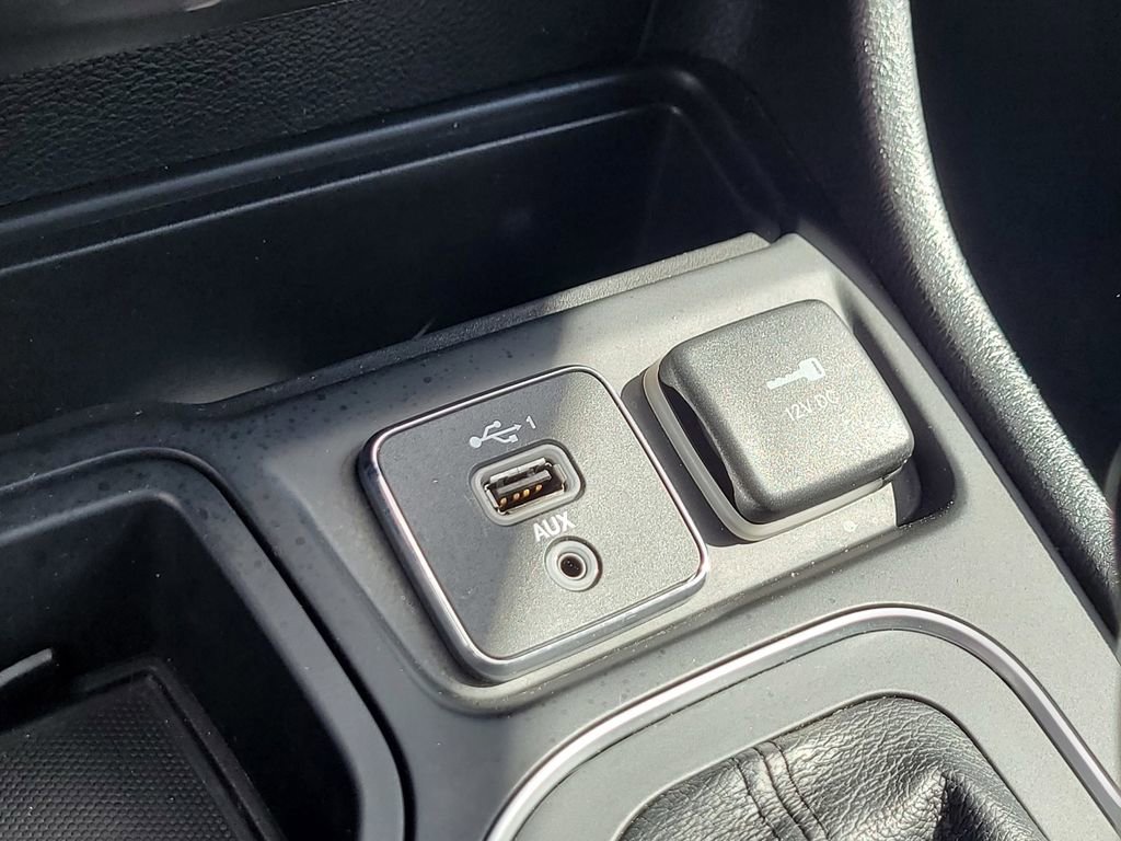 Used 2021 Jeep Cherokee Latitude Lux w/ Sun & Sound Group FWD image 20