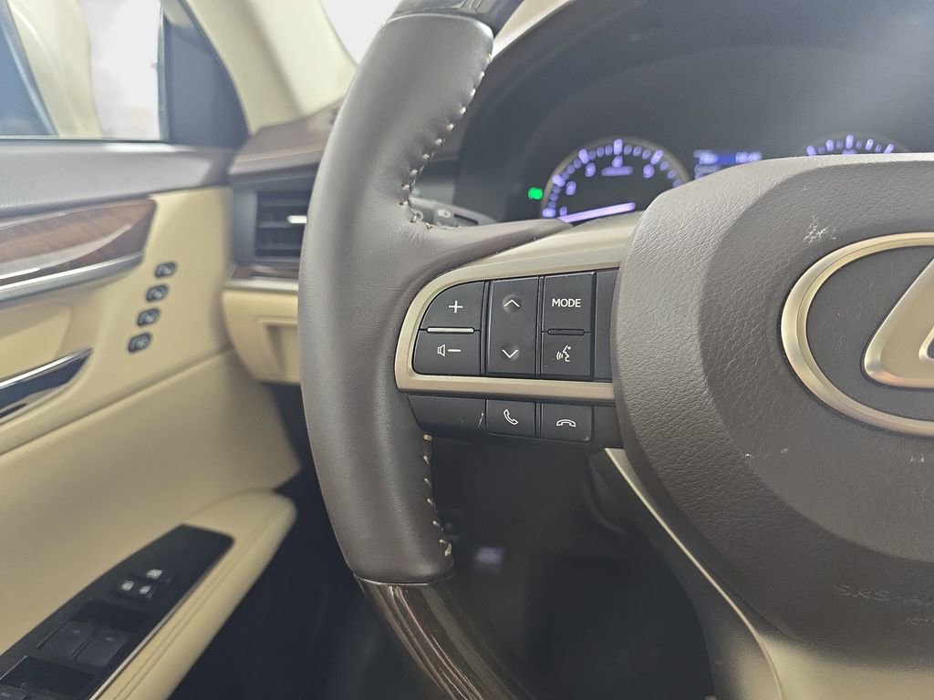 Used 2016 Lexus ES 350 w/ Luxury Package w/Wood Trim image 19