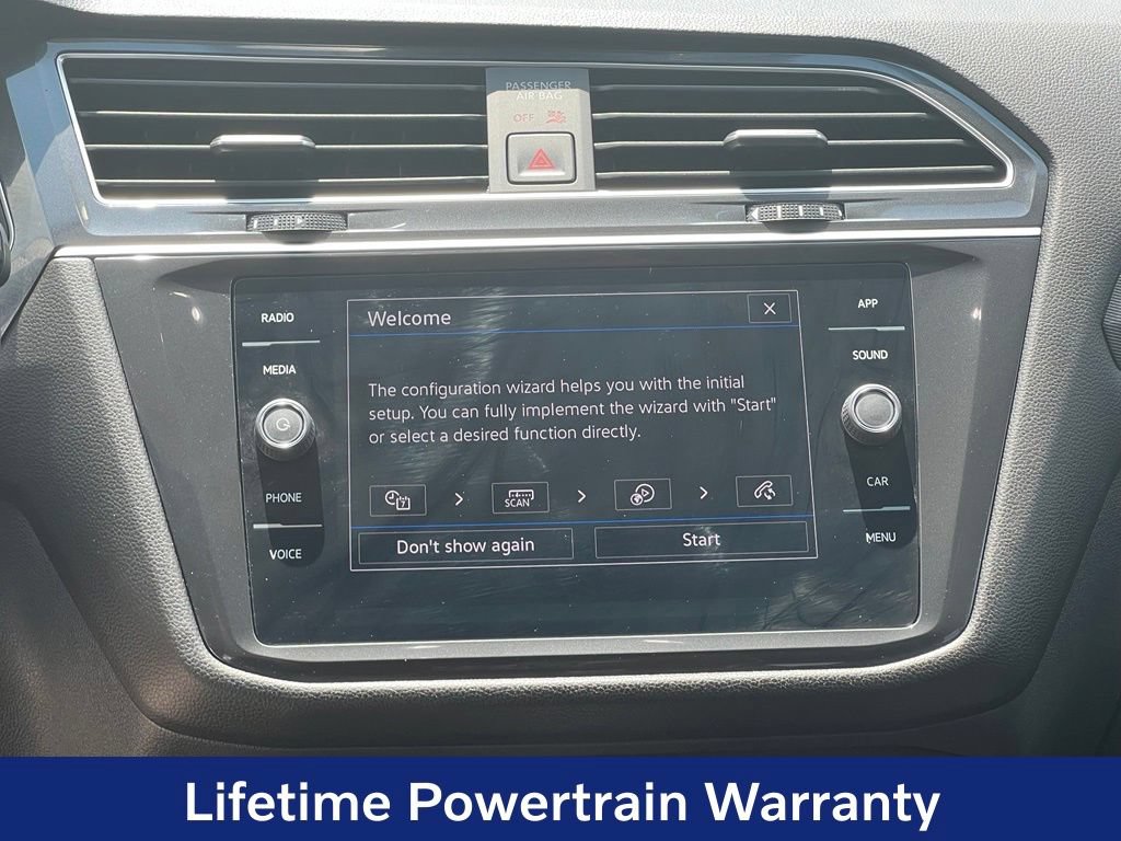 Used 2024 Volkswagen Tiguan SE w/ Panoramic Sunroof Package AWD/4WD image 17