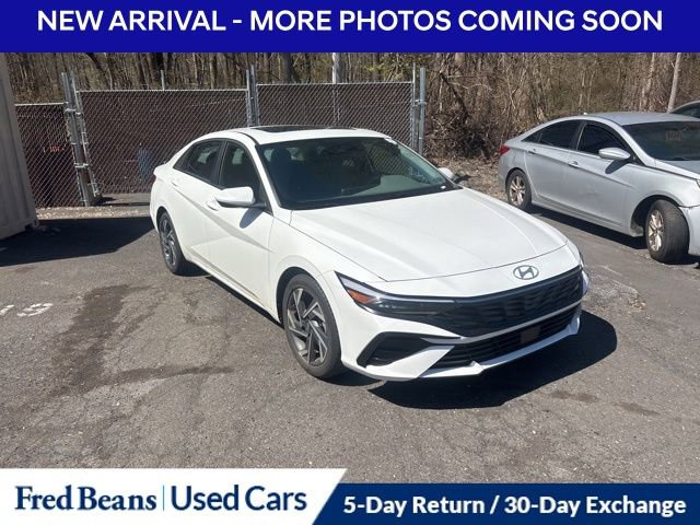 Used 2025 Hyundai Elantra SEL image 3