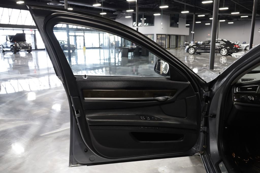 Used 2012 BMW 740Li image 10