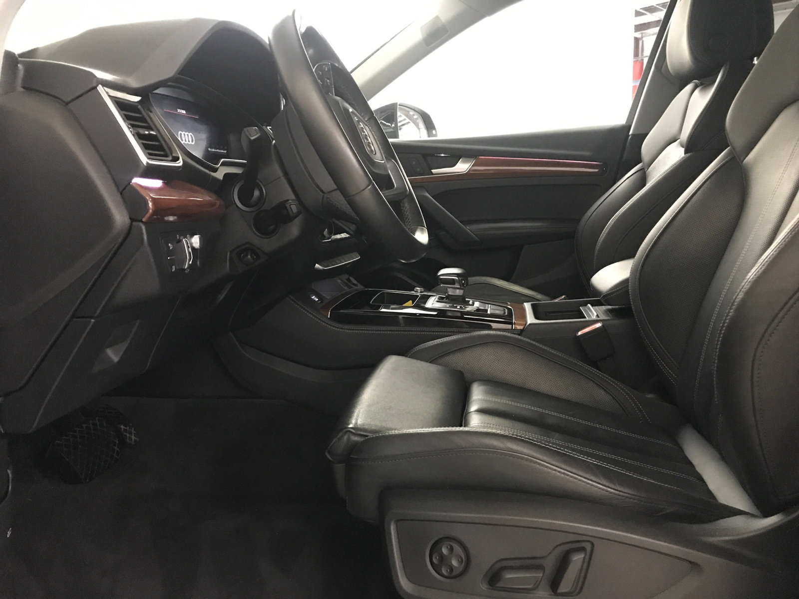 Used 2023 Audi Q5 2.0T Prestige w/ Prestige Package image 7