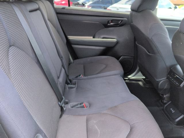 Used 2023 Toyota Highlander LE FWD image 11