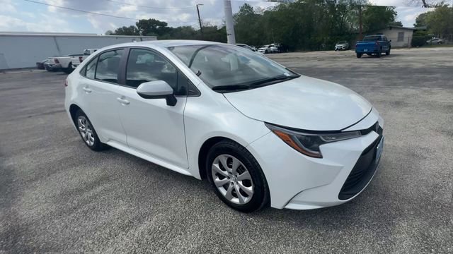Used 2025 Toyota Corolla LE FWD image 2