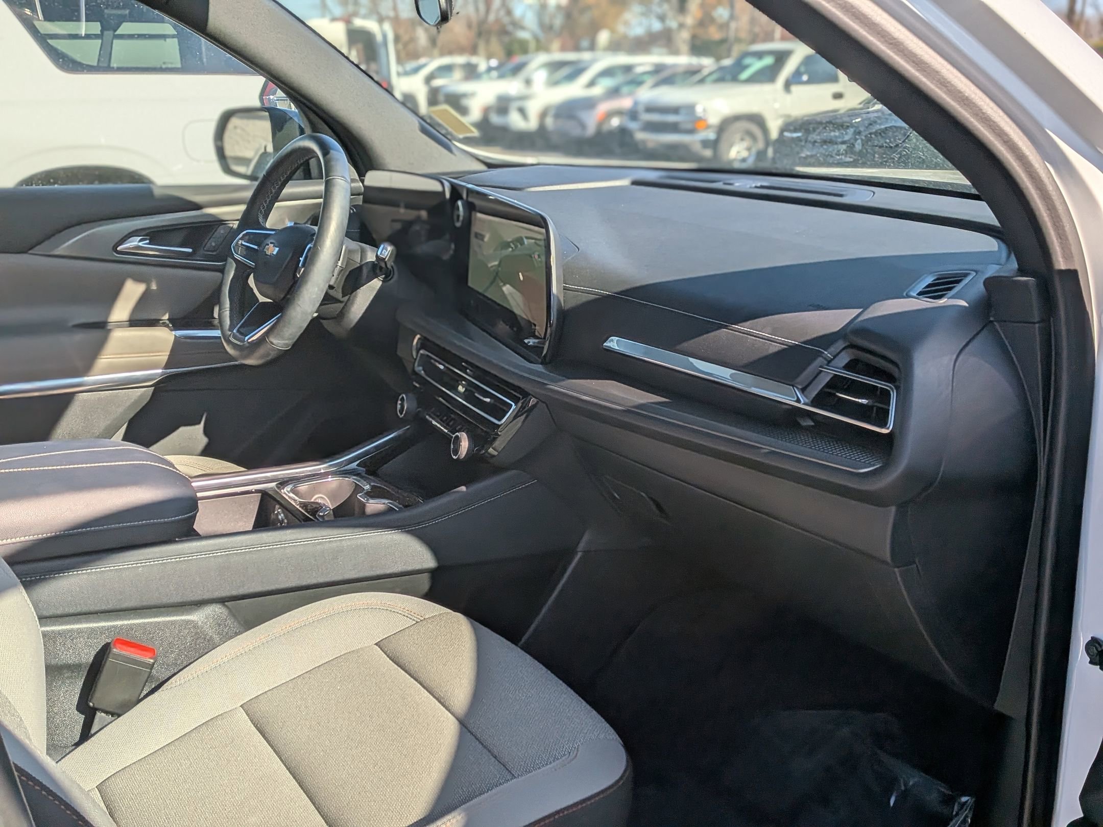 Used 2025 Chevrolet Traverse LT image 22