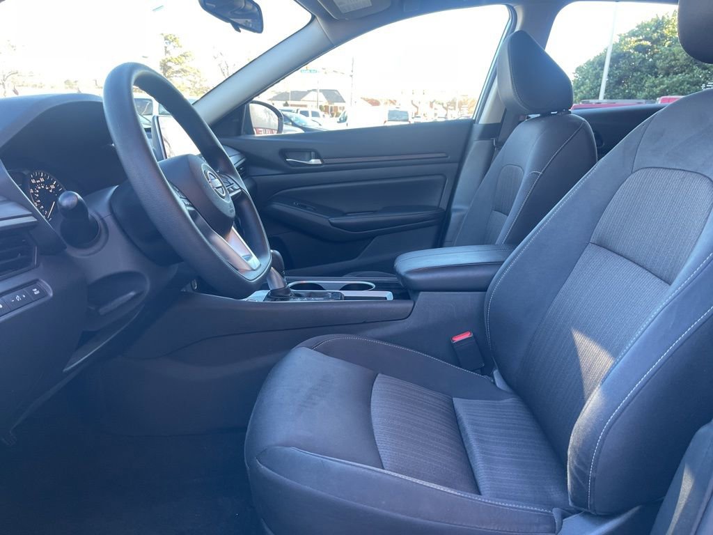 Used 2024 Nissan Altima 2.5 SV image 14