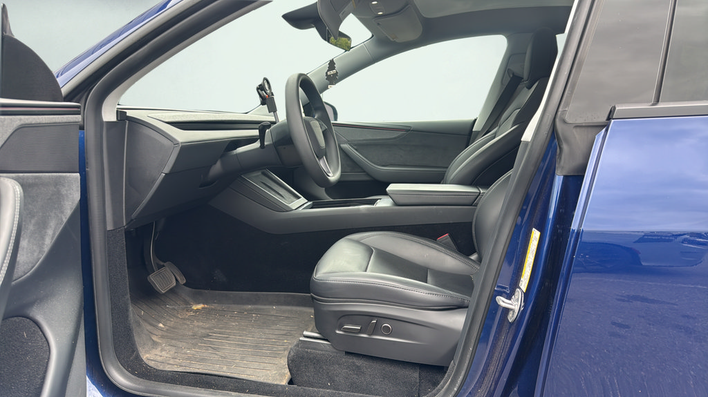 Used 2026 Tesla Model Y Long Range RWD image 18