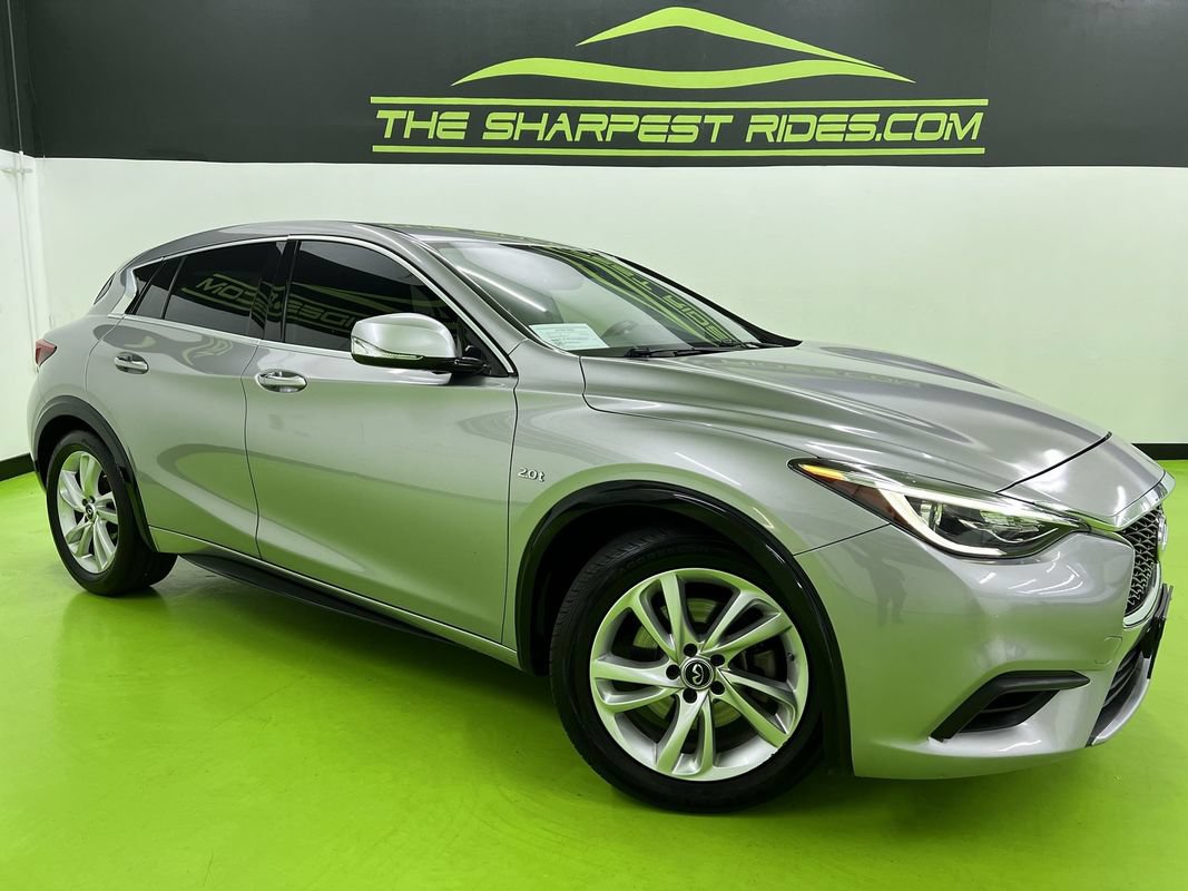 Used 2017 INFINITI QX30 FWD image 1