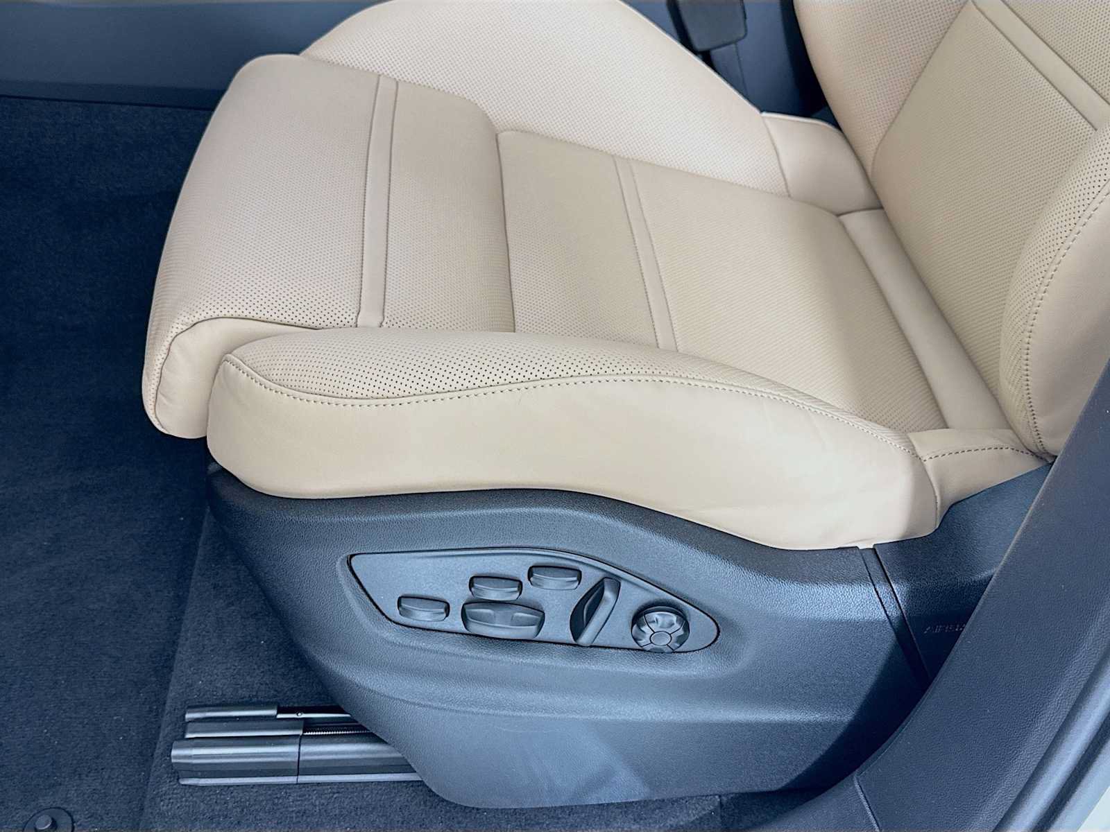 New 2026 Porsche Cayenne Coupe AWD/4WD image 13